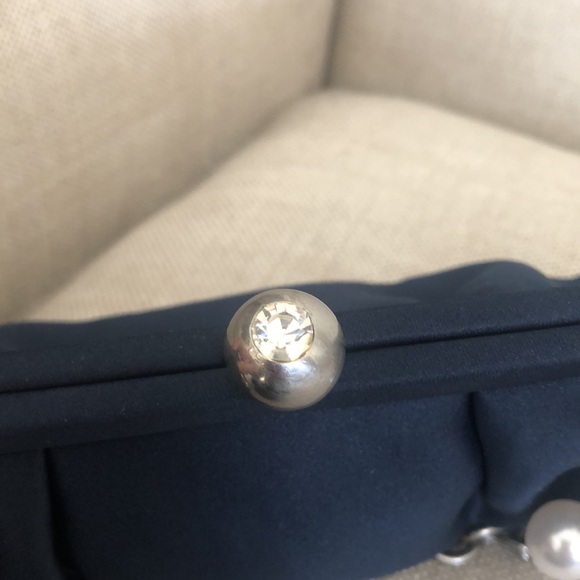 Shoulder satin bag with chain - Picture 4 of 10